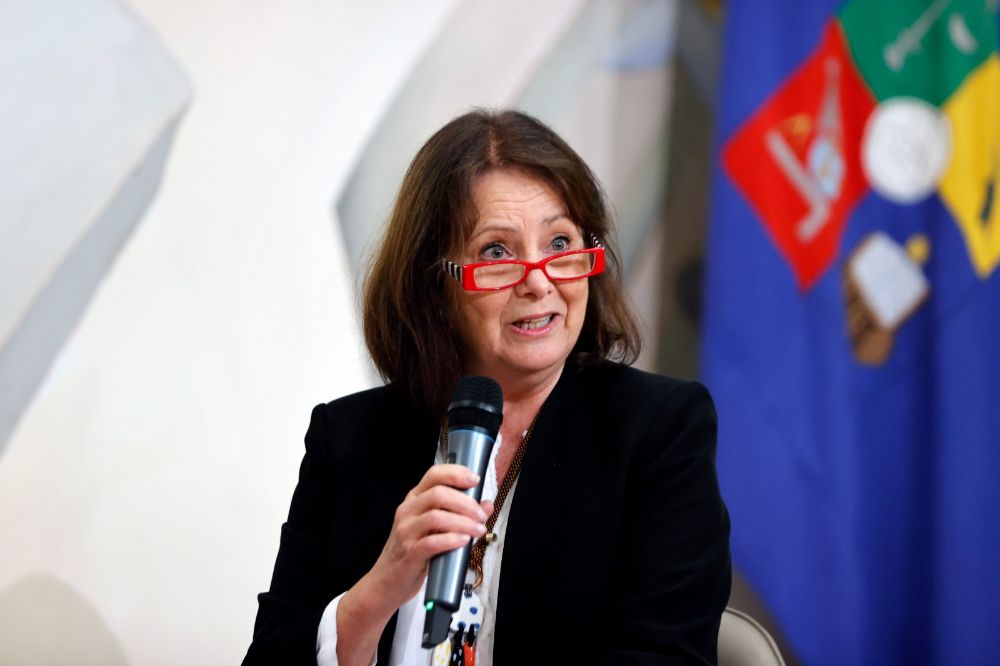 La ceremonia contó con un panel titulado “El aula universitaria, un espacio estratégico para favorecer el compromiso estudiantil”, el que estuvo moderado por la directora del Departamento de Pregrado, Leonor Armanet.